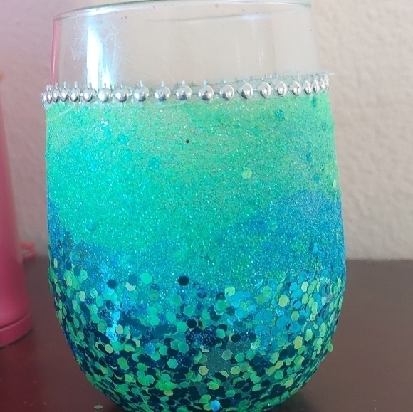 HANDMADE blue and green Glitter Ombré Wine Glass - Picture 8 of 8
